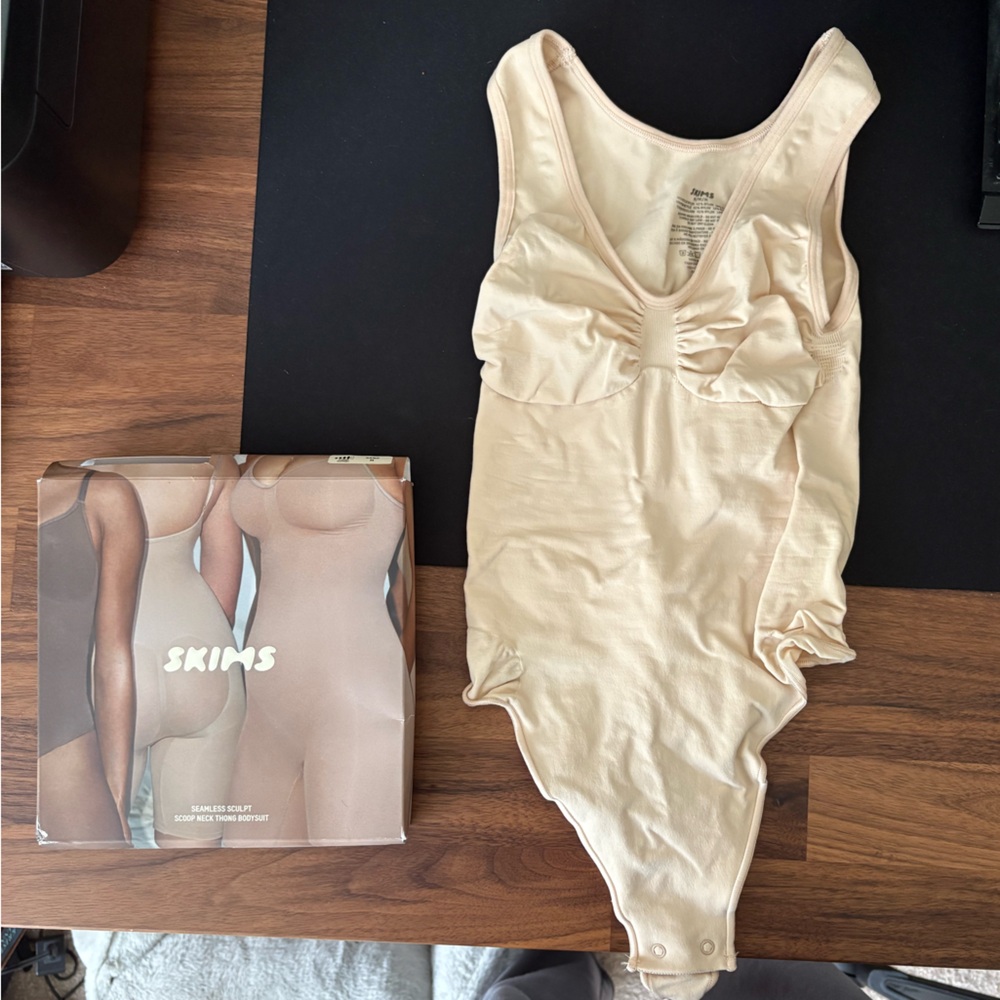 SKIMS Seamless Sculpt Scoop Neck Thong Bodysuit - Sand